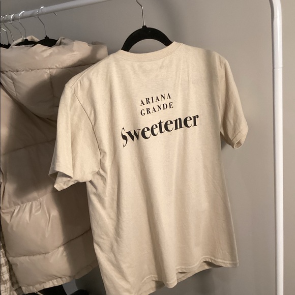 Bundle of T-Shirts - Picture 6 of 13